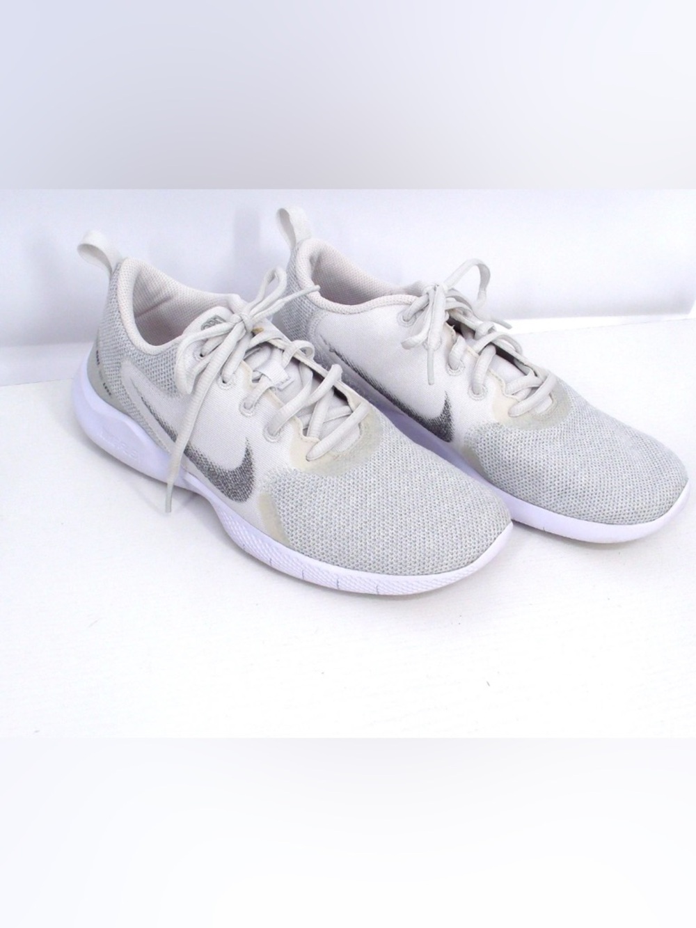 Nike Flex Experience RN 5 Running Shoes White Gray Athletic Women’s Size 8.5